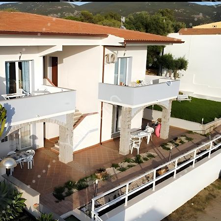 Beb Con Piscina Villa Del Borgo Badesi Kültér fotó