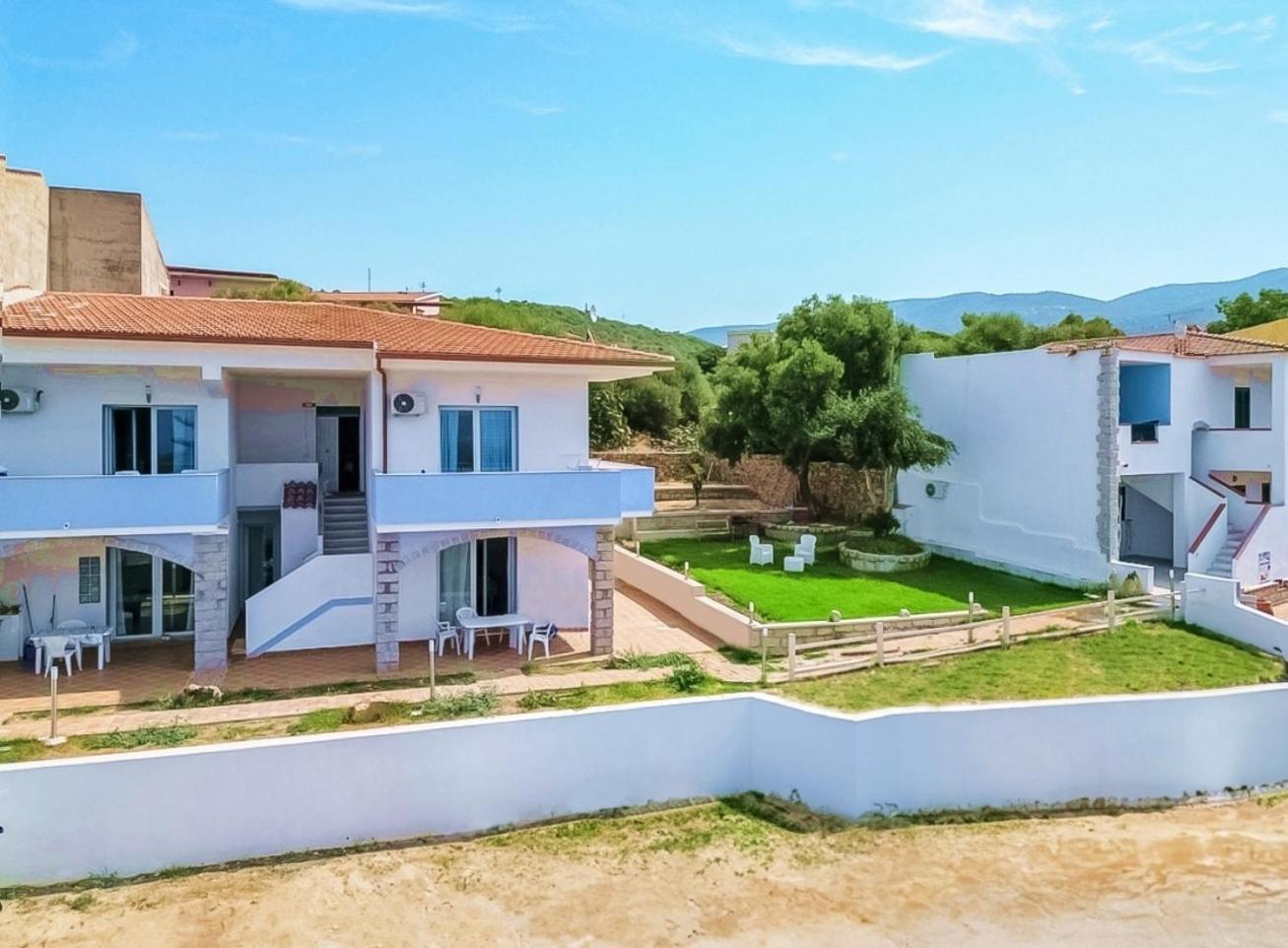 Beb Con Piscina Villa Del Borgo Badesi Kültér fotó