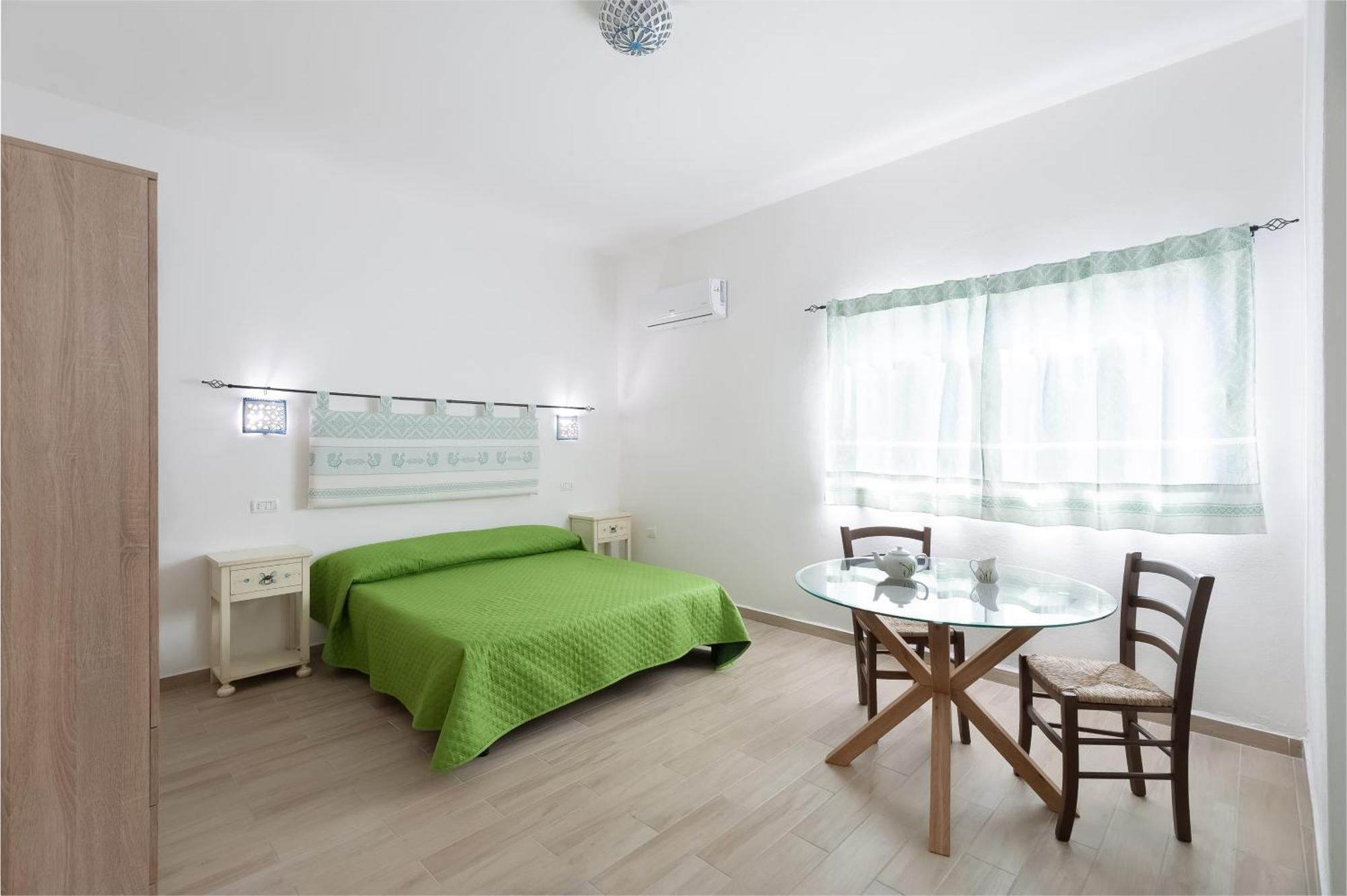 Beb Con Piscina Villa Del Borgo Badesi Kültér fotó