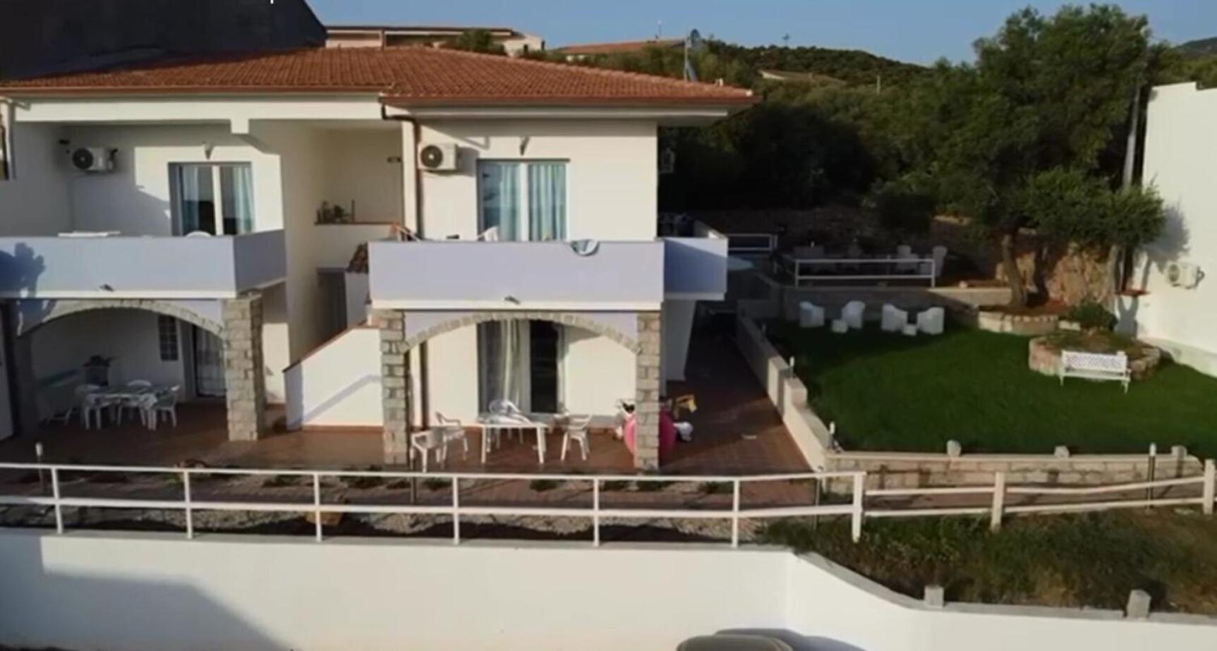 Beb Con Piscina Villa Del Borgo Badesi Kültér fotó